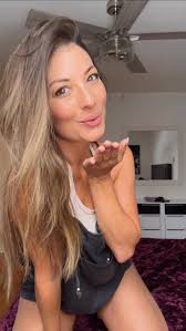 Lettuce be more than friends 🥬 😉 #FlirtyEnergy #FYP #ExplorePage  #InstaDaily #CaptionQueen #HotGirlHumor #ReelLove