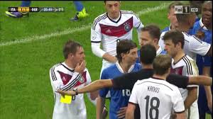 Thiago motta was born on 28 august 1982 in sao bernardo do campo, sao paulo, brazil. Thiago Motta Schlagt Toni Kroos Motta Beats Kroos Italia Vs Germany 1 1 15 11 13 Youtube
