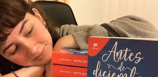 Joana Marcús, l'escriptora mallorquina de 22 anys a qui llegeixen més d'un  milió de persones