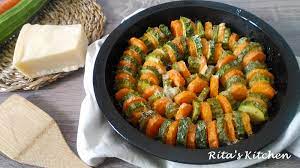 Raccogliete in un'insalatiera le carote, le zucchine e i totani, aggiungete le olive e le cipolline e profumate con qualche foglia di prezzemolo tritata. Teglia Di Carote E Zucchine Al Parmigiano Rita S Kitchen