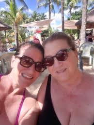 Minha mãezinha, estou em viagem dessa vez, não posso estar juntinho, mas  nem preciso dizer o quanto que te amo por aqui, porque já é meu hábito te  falar a todo momento. Já disse também que a senhora é ...