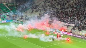 Infos, statistik und bilanz zum spiel as st. Saint Etienne Angers En Direct Incidents Coup D Envoi Retarde Un Point Miraculeux La Drole De Soiree Des Verts