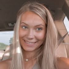 Laura Braddock's Instagram, Twitter & Facebook