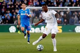 El getafe le puso en apuros a cuentagotas, pero nunca lo pillò desprevinado, ni en la primera mitad con arambarri ni tras el descanso en una doble el mejor del real madrid en el coliseum. Real Madrid Se Impoe Contra Getafe E Volta A Ponta Do Espanhol Jovem Pan