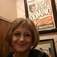 Condolences for the loss of a beloved golden retriever named Lola