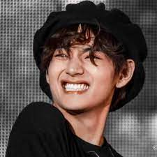 We Were Born In The Moonlight Taehyung Smile Kim Taehyung Funny Kim Taehyung Boxy Smile Aesthetic