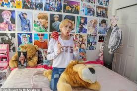 Check spelling or type a new query. Bule Inggris Yang Oplas Agar Mirip Jimin Bts Resmi Menikahi Standee Jimin Kepoper