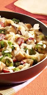 Ruck Zuck Auf Dem Tisch Die Beliebte Broccoli Spatzle Pfanne Mit Cabanossi Ist Einfach Zuzubereiten Und Dauert Nur Ca Rezepte Lebensmittel Essen Gutes Essen