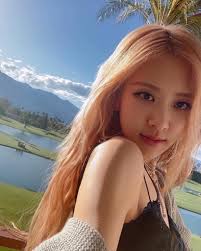 Học lỏm Rose (Blackpink) bí quyết sở hữu vòng eo con kiến