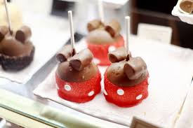 Epingle Par Clothilde Fedou Sur Drink Eat And Have Fun Gateaux Disney Miam Pomme D Amour