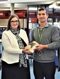 Nsw Education Minister Sarah Mitchell Presents Library Books To Dubbo College Delroy Campus Daily Liberal Dubbo Nsw