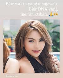 Selebgram, Lisa Mariana terus 'menyerang' mantan Gubernur Jawa Barat,  Ridwan Kamil. Setelah membagikan bukti-bukti tentang dugaan  perselingkuhannya, kini Lisa mengaku ditawari uang Rp 2 miliar. Katanya  uang itu untuk membersihkan nama Ridwan