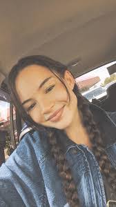 Lara Dickens's Instagram, Twitter & Facebook