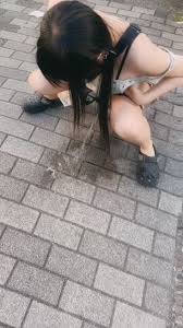 東京シティーポルノ on X: セブンイレブン歌舞伎町２丁目店付近の路上でオシッコする女子 t.coMnvhzJvZSl  X