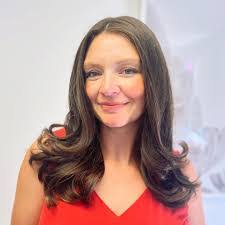 Lauren Cheatham's Instagram, Twitter & Facebook