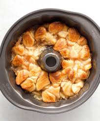 It consists of pieces of soft baked dough sprinkled with cinnamon. Apple Pie Monkey Bread Delicious Made Easy