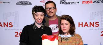F#m e die liebe, die macht blind. Hans 2015 Gewinner In Der Kategorie Hamburger Song Des Jahres Schnipo Schranke Mit Pisse C Public Address Networking Media Artist Communication