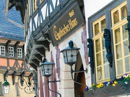 Bu evcil hayvan kabul eden otel, 1550 yılında açılmış ve 2002 yılında yenilenmiştir. Urlaub Im Harz Travel Charme Hotel Gothisches Haus In Wernigerode Unterkunfte Online Buchen