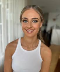 Ava 💖 All the best for your next chapter @_avagalea ✨  #bronwyndavismakeupartist #dubbomakeupartist #graduationglam #formalmakeup  #lovethisgirl#sostunning