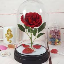 Plongez dans l'univers enchanté de la belle et la bête et découvrez la plus large sélection de décoration et accessoires à l'effigie du célèbre conte. Lampe Veilleuse Disney La Belle Et La Bete Rose Enchantee