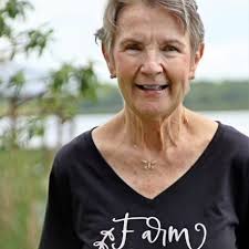 Linda Smock's Instagram, Twitter & Facebook