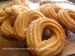 Petits Fours Secs Au Beurre Le Blog De Lacuisinelouisa Recettes De Cuisine Gateau Sec Cuisine Et Boissons