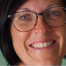 Sandy Beyer's Instagram, Twitter & Facebook