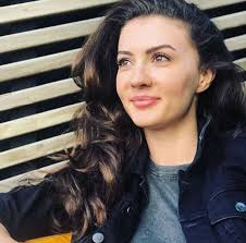 Afili aşk'ın ayşe'si burcu özberk yakın arkadaşı hande erçel'in sevgilisi murat dalkılıç'ı izlemeye gitti. New Burcu Ozberk Afili Ask Gjithcka Turqishte Facebook
