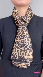 This is a traditional triangle tie on bandana, made out of bandeau fichu bebe triangle cuivre gris. 900 Scarf Knots Ideas In 2021 Scarf Knots Scarf Scarf Styles