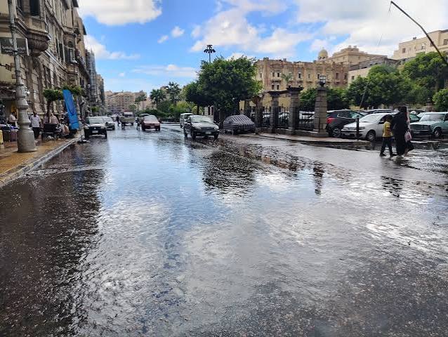 أمطار غزيرة تضرب الإسكندرية يصاحبها تقلبات جوية.. فيديو