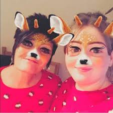 Hi, is there any way that these 2 photos can be put together so it looks  like one pic??