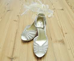 Scopri ricette, idee per la casa, consigli di stile e altre idee da provare. Scarpe Da Sposa Bermax