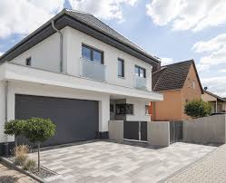 Hof Und Einfahrt Gestalten Mit Steinen Von Rinn Beton Einfahrt Gestalten Hofeinfahrt Einfahrt