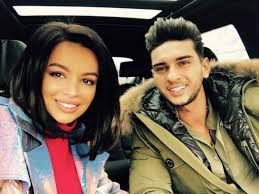 Iubita cântărețului are 38 de ani și arată impecabil. Iubita Lui Dorian Popa Intr O Tinuta Excesiv De Sexy Vezi Cum A Pozat Claudia Iosif In Piscina Artistului