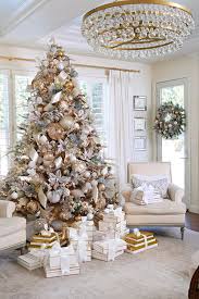 35 Pretty Christmas Living Room Ideas To Get You Ready For The Holidays Glam Christmas Decor Christmas Decorations Living Room Christmas Tree Inspiration