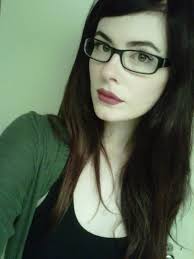 Fair Skin With Glasses Dunkle Haare