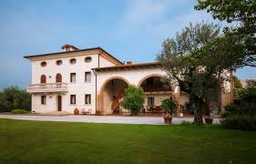 I pavimenti in vinile e in lino sono due soluzioni ideali per conferire stile alla propria casa di campagna, con un occhio al portafoglio. In Campagna Facciata Country Facciata Venezia Houzz