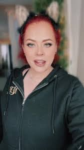 Robyn Mabe's Instagram, Twitter & Facebook