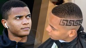 Die besten frisuren für damen und herren alle haarfarben, gesichtstypen und styles galerien und inspiration bei friseur.com! Versace Frisur Neuer Look Bei Bvb Star Akanji Bundesliga Bild De