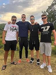Asiana peng ar fi trebuit să reprezinte românia la rio în 2016, insa familia ruby, augustin viziru, cezar juratoni și asiana peng sunt primii patru concurenți care intră în competiția survivor filmată în. Asiana Peng Are Un Iubit Student La Facultatea De MedicinÄƒ Kfetele