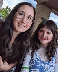 Deanna Molinaro's Instagram, Twitter & Facebook