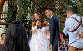 No entanto, eles já haviam oficializado a união em dezembro do ano passado, em uma cerimônia restrita apenas para a família. Apos Comemorar O Octa Thiago Maia Celebra Casamento Com A Cantora Isadora Pompeo