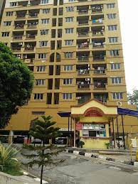 Beliggende 6 km fra chocolate museum, one damansara condominium kan byde på en swimmingpool. Pelangi Damansara Apartment Kota 3r Fully Furnish Dinning Table Set Property Custom Made Curtains