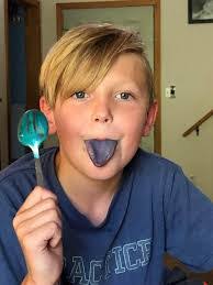 Sara Batt's Instagram, Twitter & Facebook