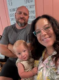 Is there a local farm selling fresh cream and milk? Tia