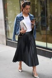 La Jupe Midi Plissee En 2020 Jupe Longue Jupe Longue Plissee Mode