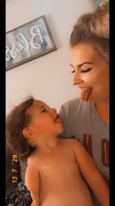 Holly Samples 🦋 (@hollyysamples)