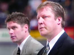 UMD men's hockey coach is here for two more years