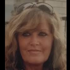 Bei ihrer Beisetzung wurde die Kleine in einen Sarg mit Glasfenster gelegt.  Als das beschlug, nahm der Horror erneut seinen Lauf.