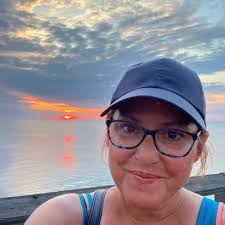 5 UA Shirts (XXL) and one pair of UA Joggers (XL) but the joggers run  large. $30 for the entire lot.